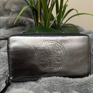 Tory Burch Metallic Continental Wallet GUC retail $249